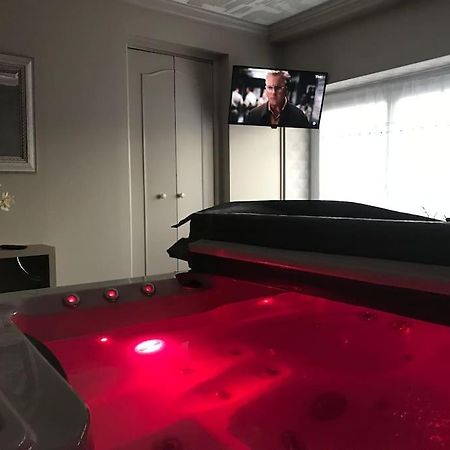 Maison Avec Jacuzzi Privatif Cambrai Bagian luar foto